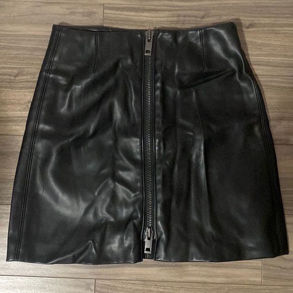 Aritzia Talula Faux Leather Skirt - Picture 4 of 6